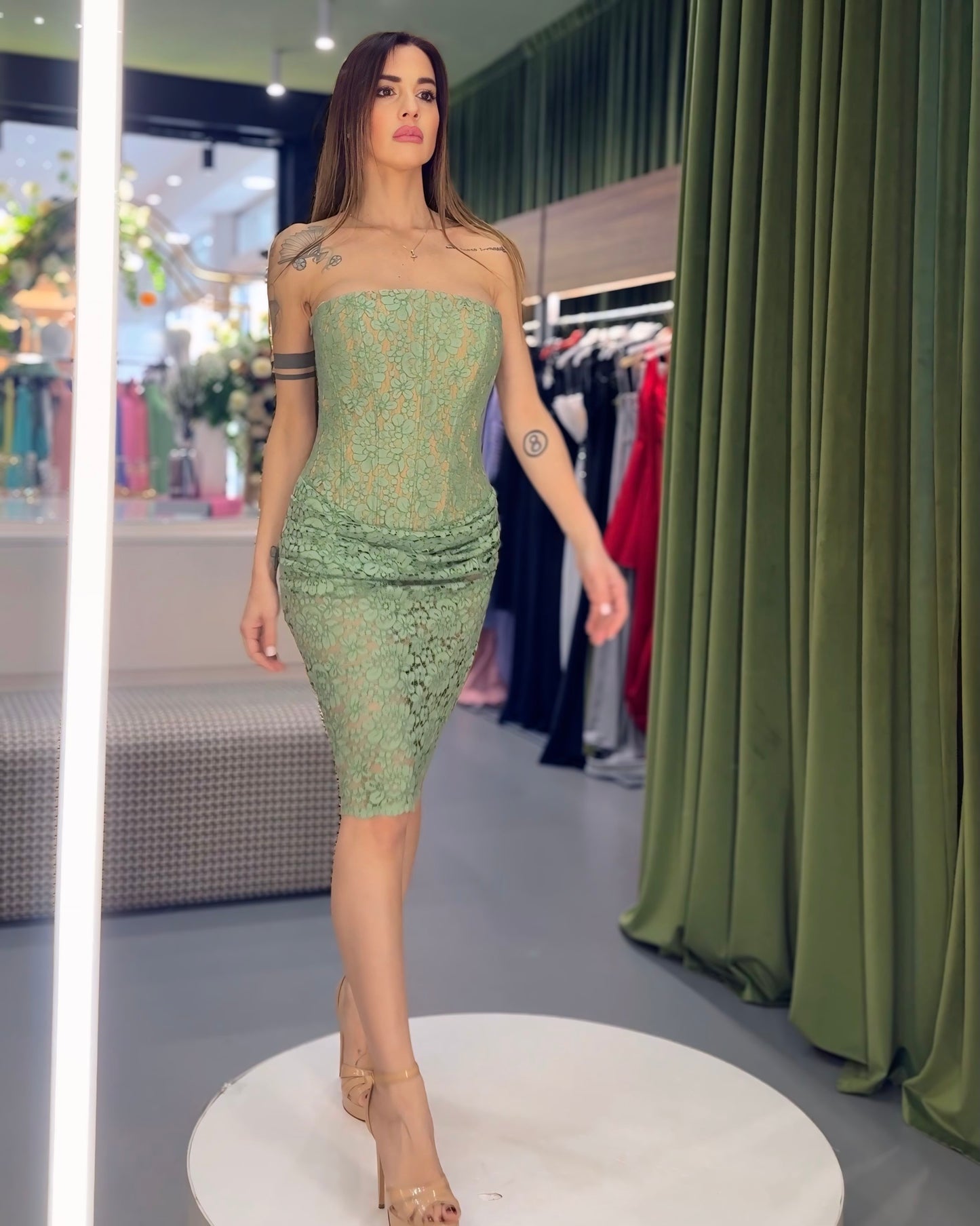 Abito midi pizzo