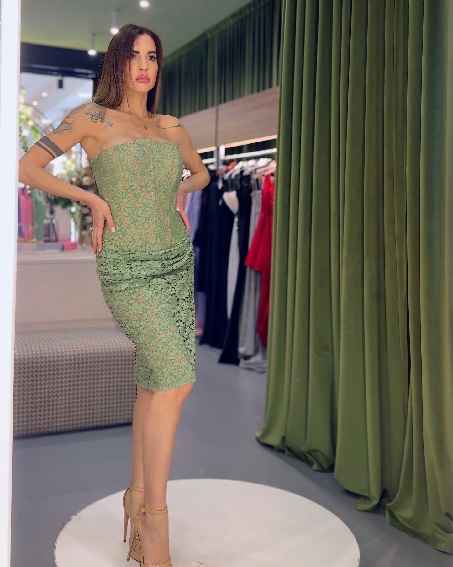 Abito midi pizzo